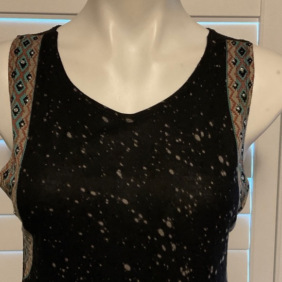 The Classic Black Tank Top with Patterned Panels - Picture 2 of 8